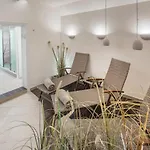 Hofhotel Kraehenberg 4*