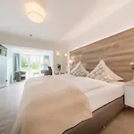 فندق Hofhotel Kraehenberg 4*
