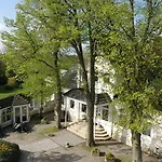 ホテル Hofhotel Kraehenberg 4*