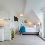Hotel Hofhotel Kraehenberg 4*
