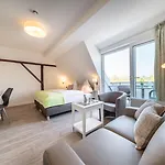 Hofhotel Kraehenberg فندق
