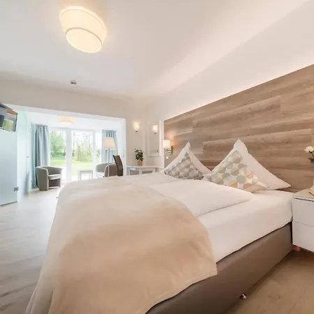 מלון Hofhotel Kraehenberg 4*