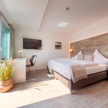 מלון Hofhotel Kraehenberg