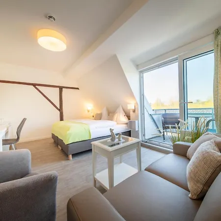Hofhotel Kraehenberg 4*