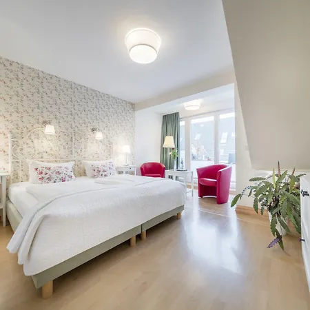 Hofhotel Kraehenberg 4*