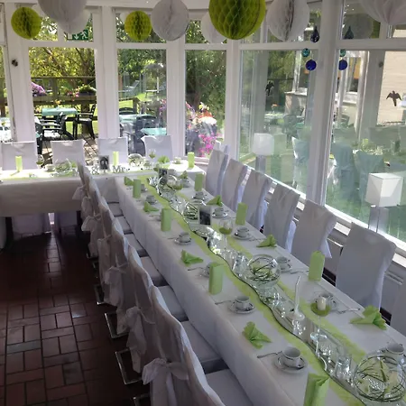 מלון Hofhotel Kraehenberg 4*