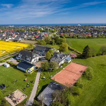 Hofhotel Kraehenberg فندق Grömitz