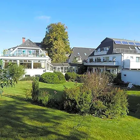 Hofhotel Kraehenberg Otel 4*
