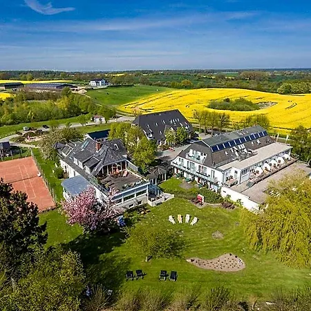 Hofhotel Kraehenberg Otel 4*