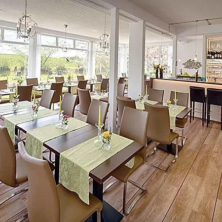 Hofhotel Kraehenberg 4*