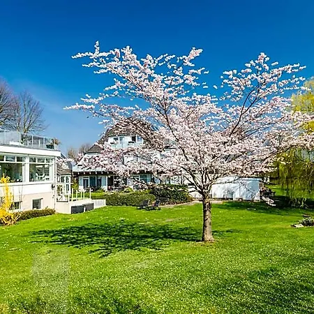 Hofhotel Kraehenberg 호텔 그로미츠