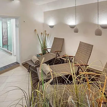 Hofhotel Kraehenberg 4*
