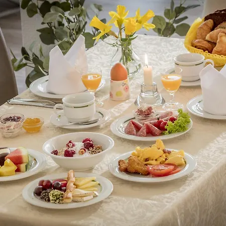 Hofhotel Kraehenberg מלון