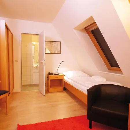 Hotel Hofhotel Kraehenberg 4*