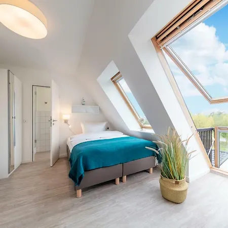מלון Hofhotel Kraehenberg 4*
