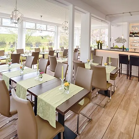 Hofhotel Kraehenberg מלון Grömitz