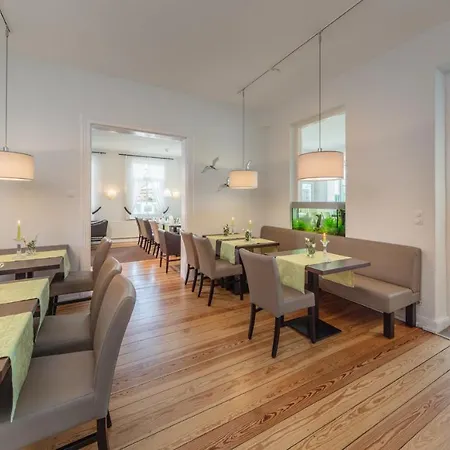 מלון Hofhotel Kraehenberg