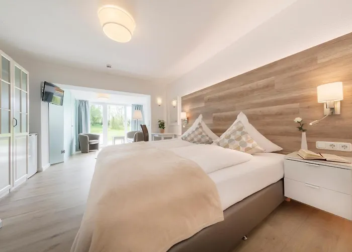מלון Hofhotel Kraehenberg 4*