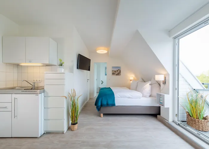 מלון Hofhotel Kraehenberg 4*